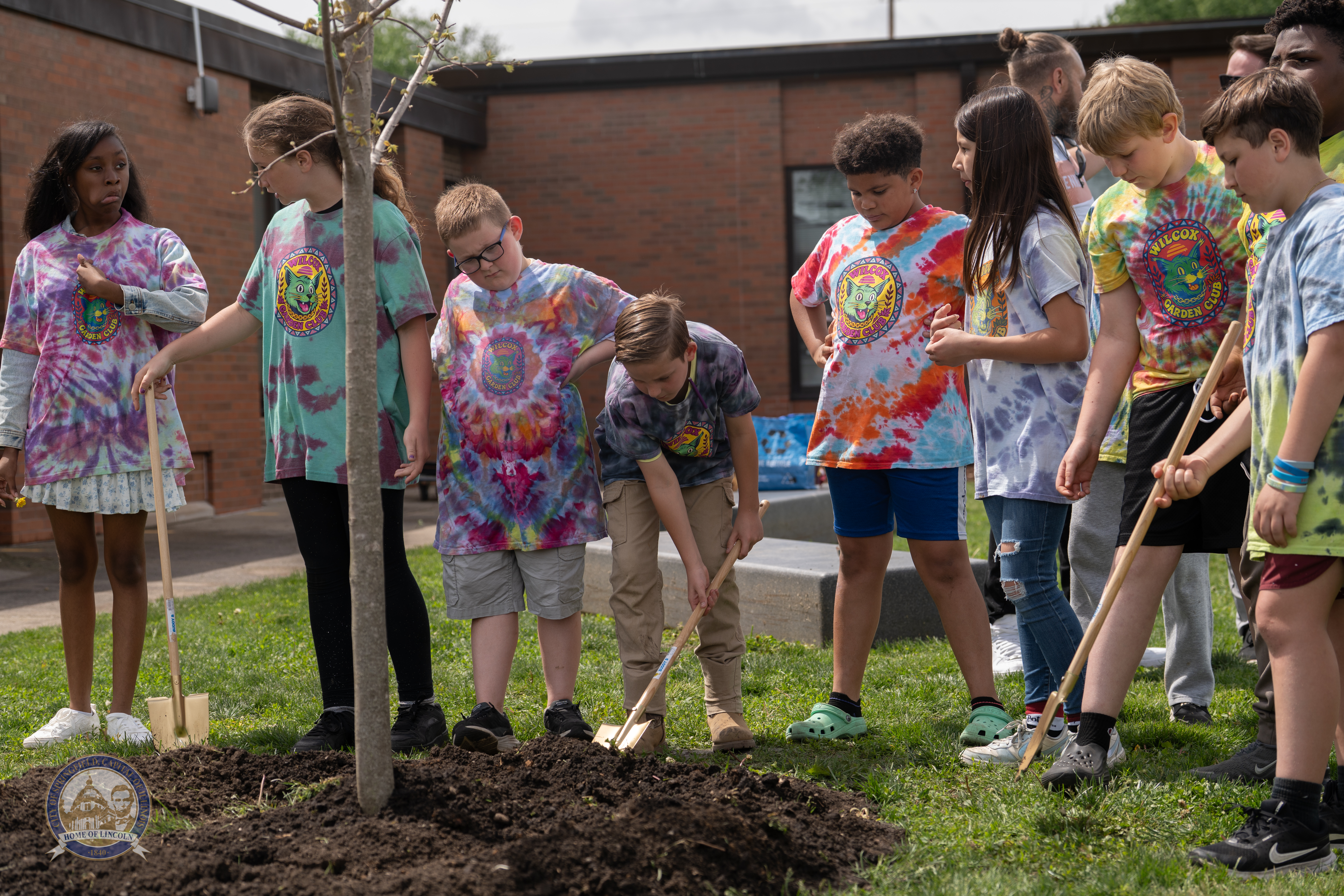 Wilcox students planting trees